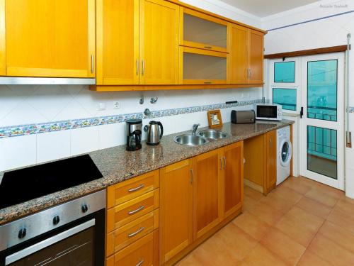 A03 - Central 1 Bed Apartment - image 7