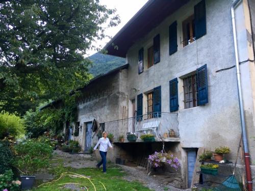 Domaine de la Safranière - Holiday Home (Domaine de la Safraniere - Holiday Home) in Saint-Leger (Rhone-Alpes)