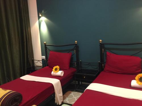 2 twin beds