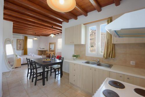 Adonis Rooms 2