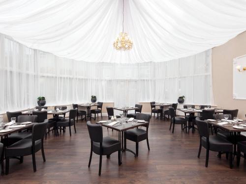 Elfordleigh Hotel - image 2