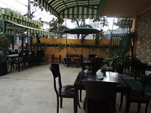 Restaurant, Twins Hotel near Museum Bank Indonesia