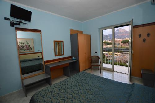 3 twin beds