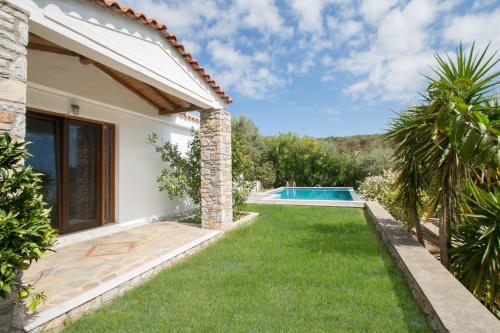 Four-Bedroom Villa with Private Pool image 6