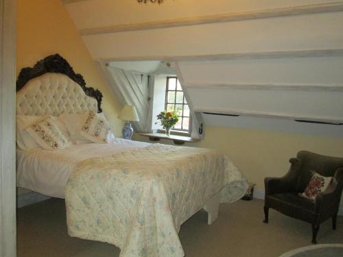 1 queen bed, 1 sofa bed