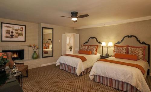 2 queen beds