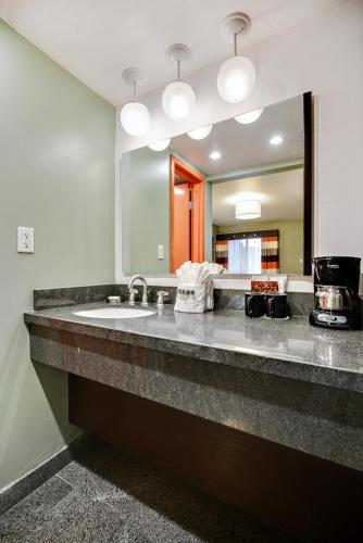 Deluxe King Room with Whirlpool