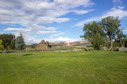 Beautiful 1 BR "Barn" Cabin - Perfect for Small Families