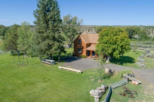 Gorgeous 3 BR House - Feels Just Like Home - main image