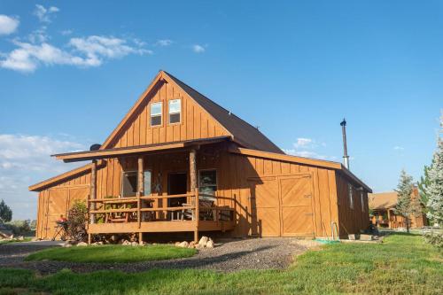 Beautiful 1 BR "Barn" Cabin - Perfect for Small Families