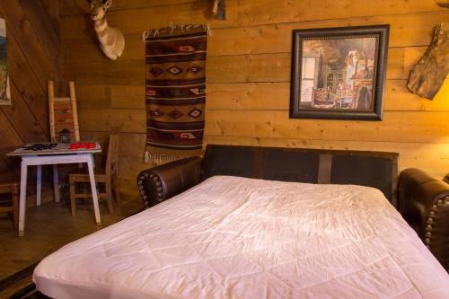 Beautiful 1 BR "Barn" Cabin - Perfect for Small Families