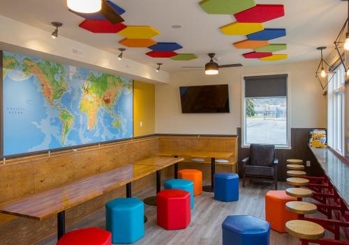 Közös társalgó / TV, Jasper Downtown Hostel in Jasper (AB)