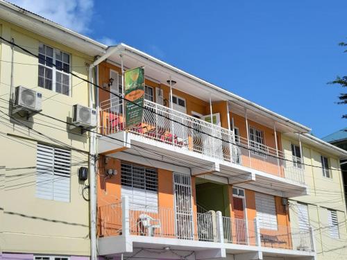 Widok z zewnątrz, Narakiel's Inn in Roseau