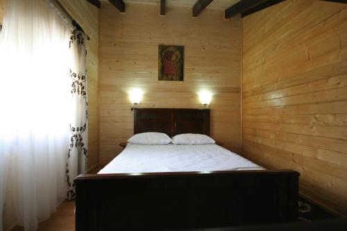 Family Room (2 Adults + 2 Children)