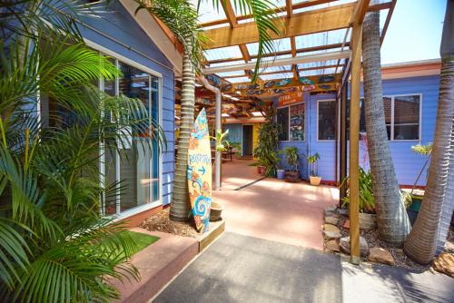 Ozzie Pozzie Backpackers 1