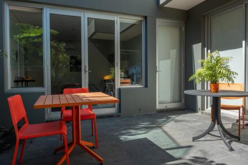 Stunning Views - Read our Re-views, then book in North Bondi