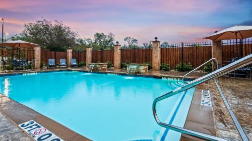 Best Western Plus Lampasas Inn & Suites