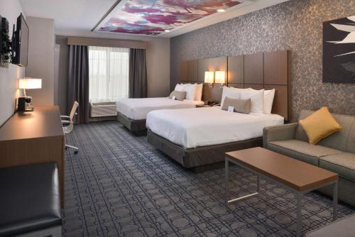 Queen Room with Two Queen Beds and Bath Tub - Disability Access/Non-Smoking