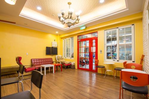 N. castle Hotel in Yilan City