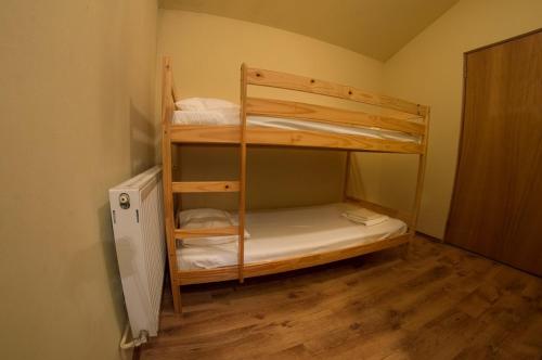 2 twin beds, 2 bunk beds