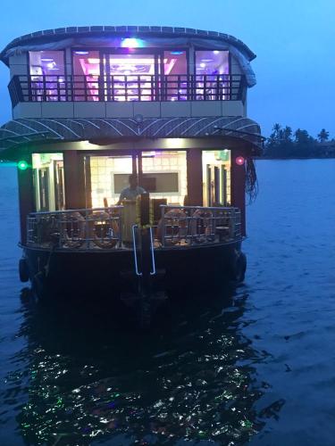 Rosey Houseboats图片