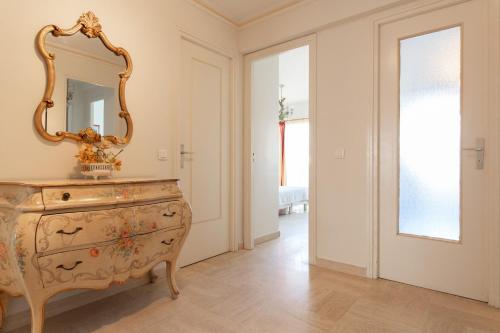 Palais Royal YourHostHelper
