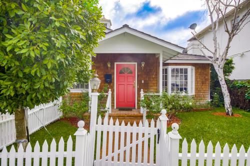 A Touch of Cape Cod in West Hollywood detail