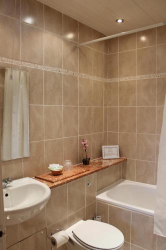 Sonas Guesthouse - image 8