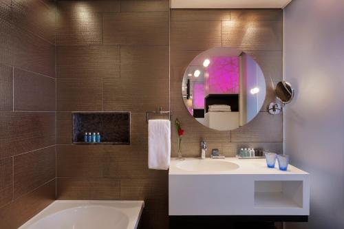 room detail thumbnail 2