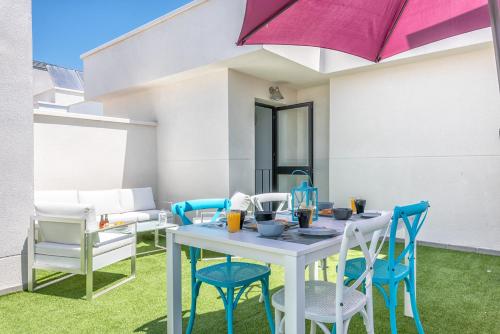 Atico con terraza ac 1hab en el centro y piscina comunitaria, Málaga (fotografie 4)