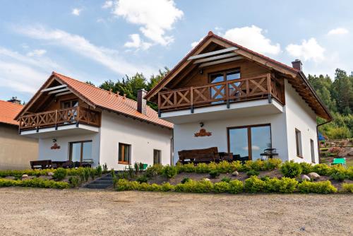 B&B Krzeszna - Malinowe Wzgórze domki 90 m2 z sauną i balią- płatna - Bed and Breakfast Krzeszna