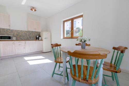 . Malinowe Wzgórze domki 90 m2 z sauną i balią