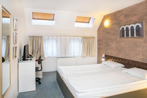 Hotel Niky - image 14