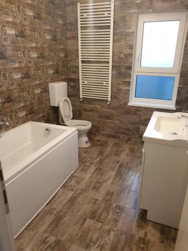 2 bedrooms, 3 beds