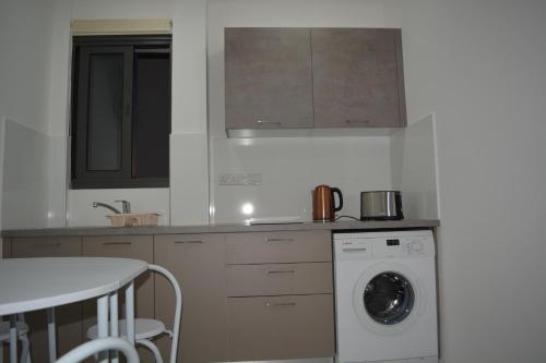 P.L Hermes Studios & Apartments 3