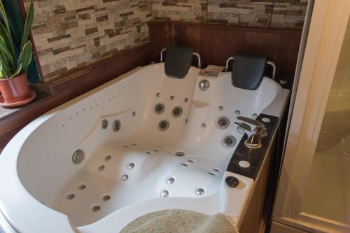 Standard Double Suite with Bath