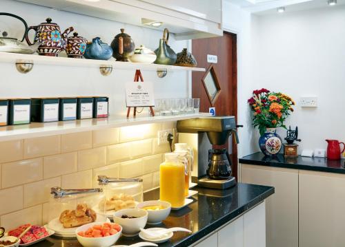 Conifers Guest House - image 8