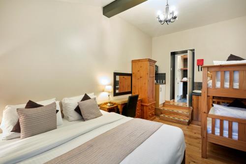 Conifers Guest House - image 2