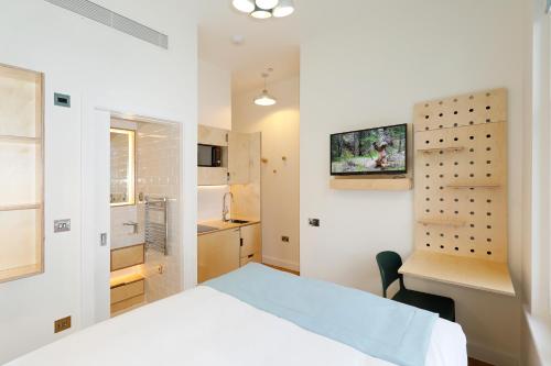 Exhibition Court Hotel - image 7