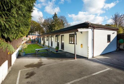 Conifers Guest House - image 11