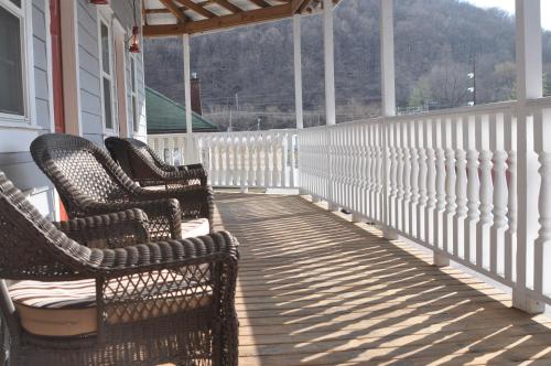 Backwoods Bed and Bath