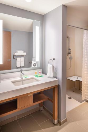Hyatt House East Moline/Quad Cities - image 2