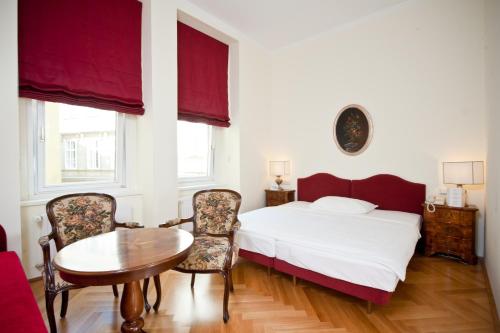 Superior Double Room image 9