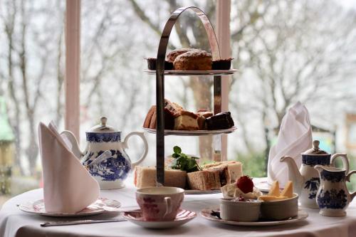 Royal Hotel - image 11