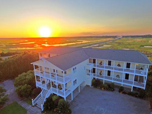 The Sunset Inn in Sunset Beach, USA