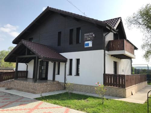 B&B Zvoriştea - Pensiunea Dany - Crys - Bed and Breakfast Zvoriştea