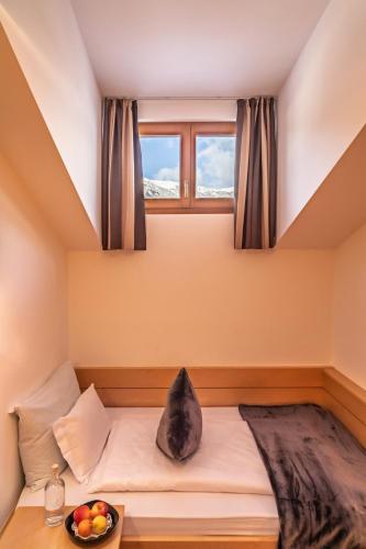 1 king bed, 1 twin bed