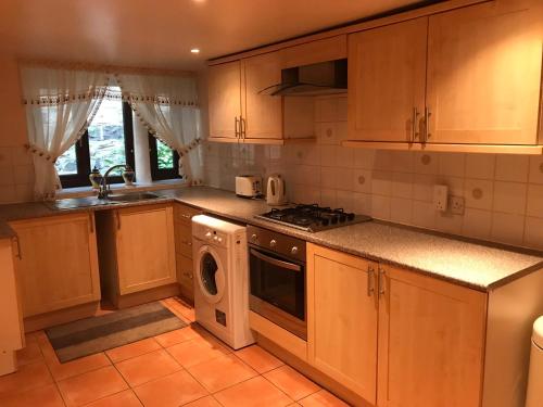 Kitchen, The Cottage, cosy 2 bedroom pet friendly perfect for contractors free secure parking,CCTV in Wortley