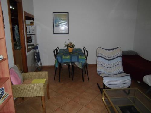 One-Bedroom Apartment image 10