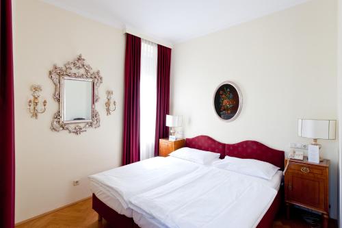 Standard Double Room image 10
